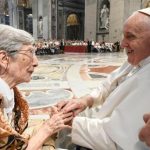 Papa Francisco convoca uma nova alianca entre jovens e anciaos