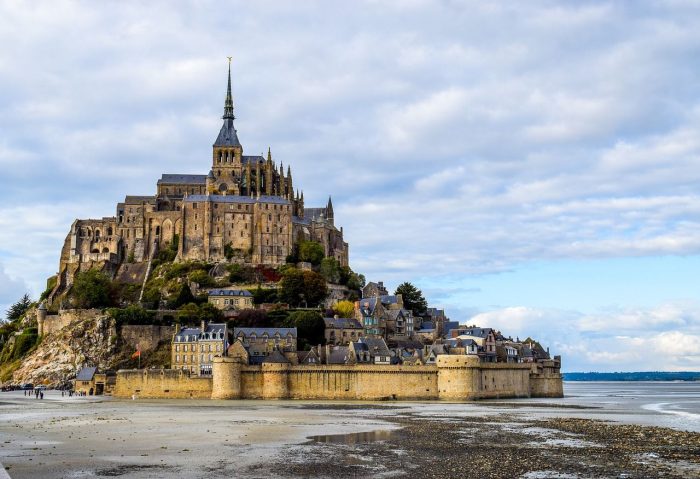 Abadia do Monte Saint Michel festeja mil anos de sua construcao