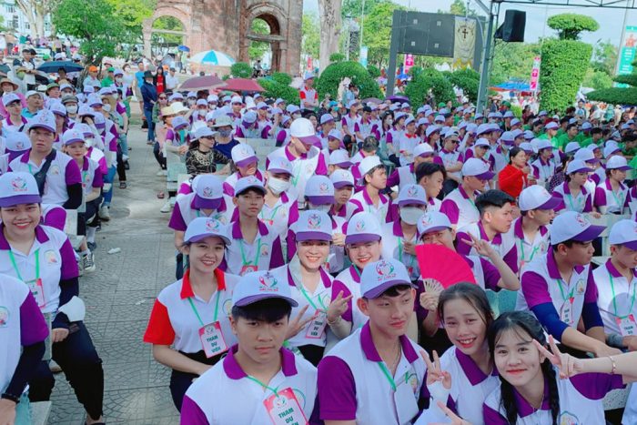 Assuncao de Nossa Senhora e celebrada por milhares de jovens no Vietna 2
