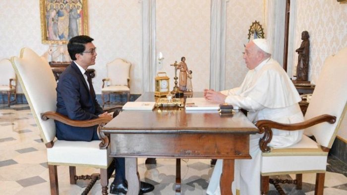 Presidente de Madagascar e recebido em audiencia pelo Papa Francisco 1