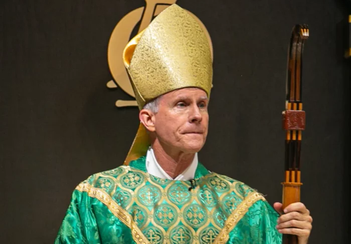 Bispo do Texas apoia membro da igreja que pede renúncia de papa