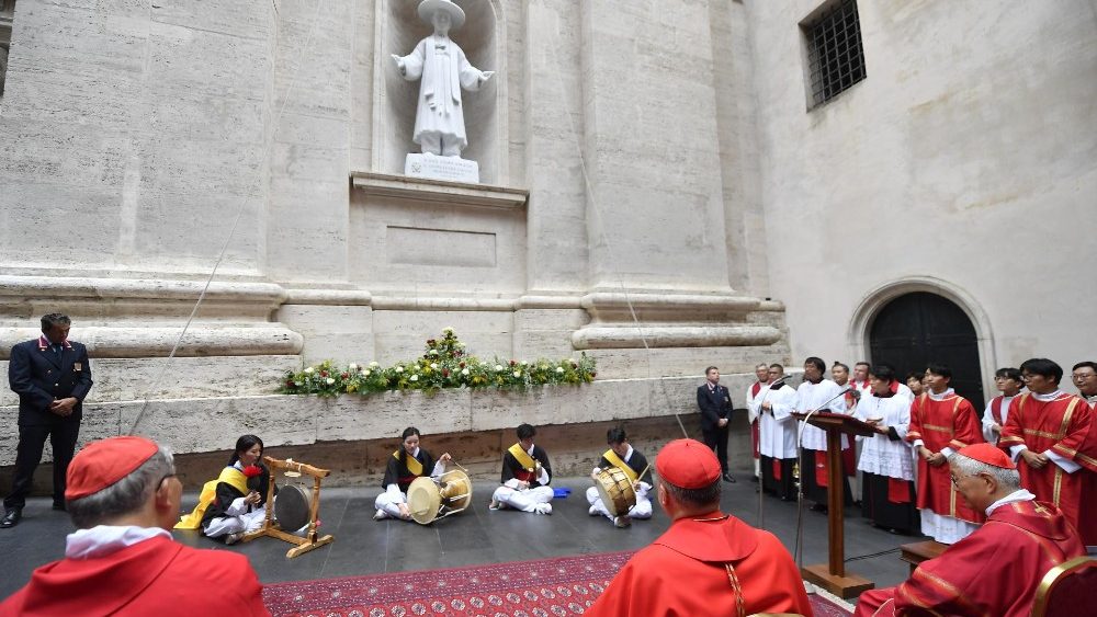 Imagem do primeiro sacerdote e martir da Coreia e instalada na Basilica de Sao Pedro 2