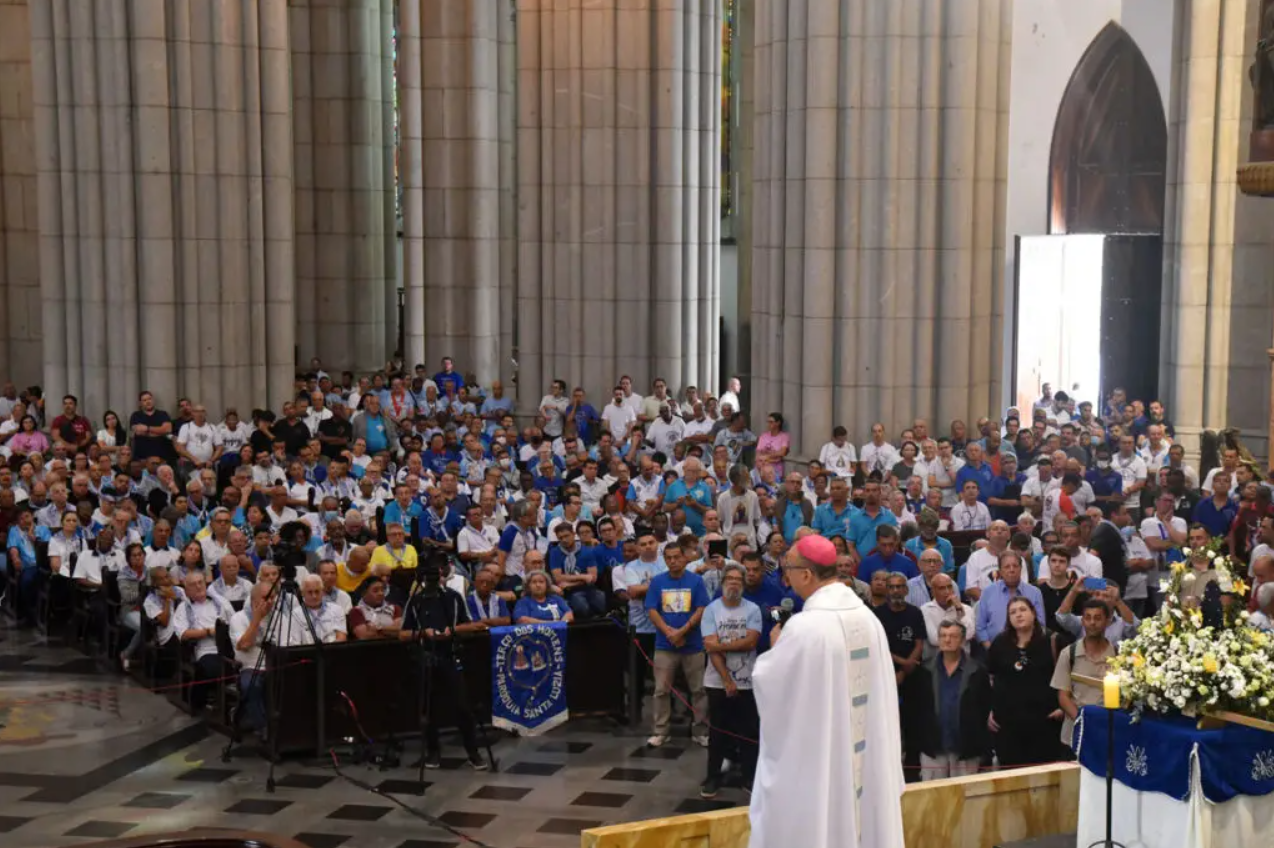 Milhares de fieis celebram o Dia Nacional do Terco dos Homens na Catedral da Se 2
