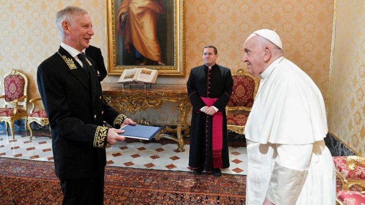 Novo embaixador da Russia junto a Se apresenta suas credenciais ao Papa 1