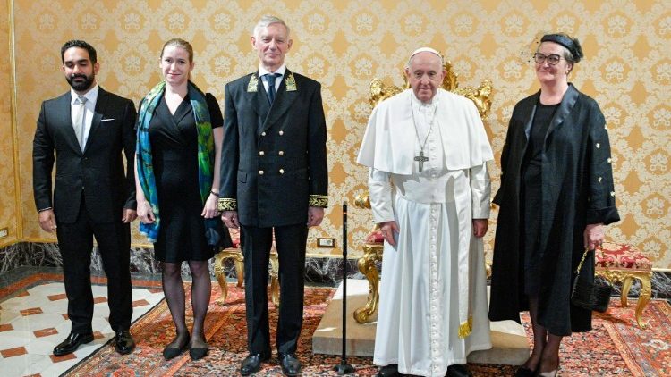 Novo embaixador da Russia junto a Se apresenta suas credenciais ao Papa 3
