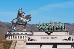 1084px Chinggis Khaan statue Complex