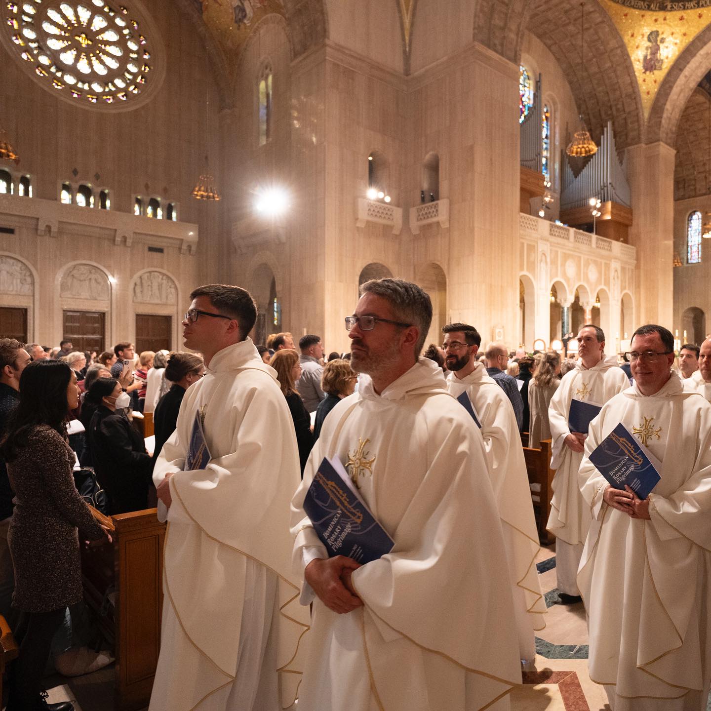 Dominicanos promovem peregrinacao do Rosario em Basilica nos EUA 1