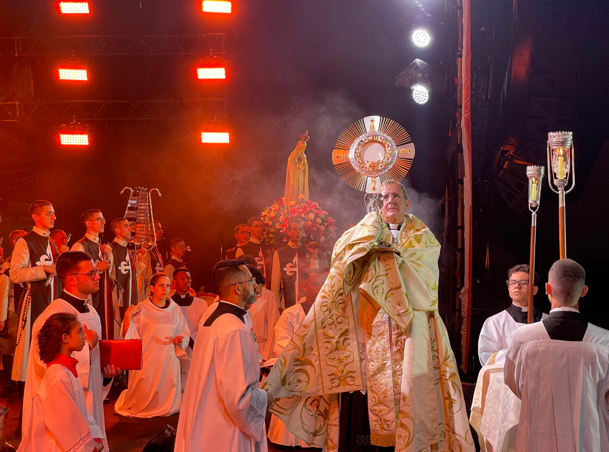 Festival de musica catolica reune milhares de jovens em Sao Paulo 3