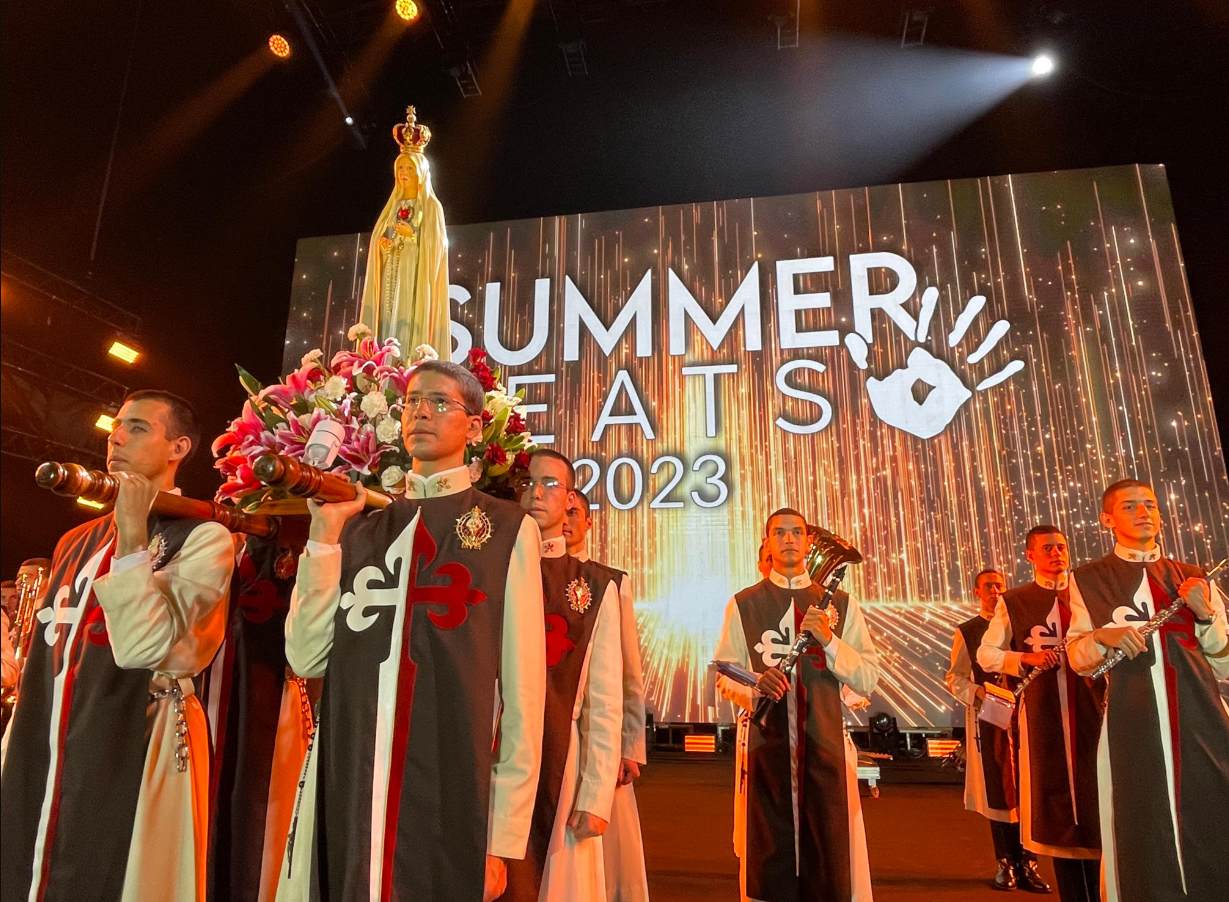 Festival de musica catolica reune milhares de jovens em Sao Paulo 4