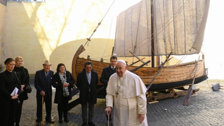 Museus do Vaticano recebem a Barca de Sao Pedro 2