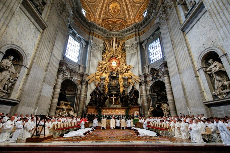 Seminaristas dos EUA sao ordenados Diaconos na Basilica de Sao Pedro 3