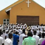 Terroristas armados invadem paroquia e sequestram sacerdote catolico na Nigeria