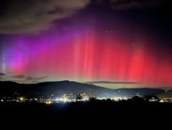 Aurora boreal na Polônia – Foto: @MomicheSuber
