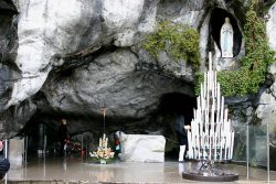 640px Grotto of Lourdes Lourdes 2014 3