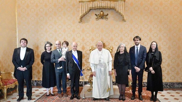 Papa Francisco recebe o novo embaixador do Brasil junto a Se 2