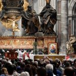 Papa Francisco reza Missa pelas almas de Bento XVI e prelados falecidos 1