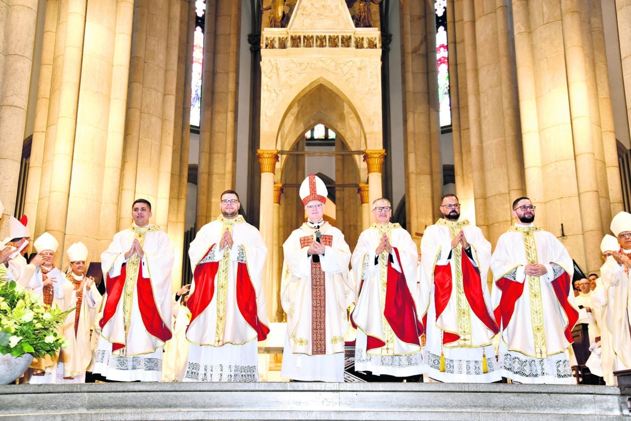 Cardeal Odilo ordena cinco novos sacerdotes para a Arquidiocese de Sao Paulo 1