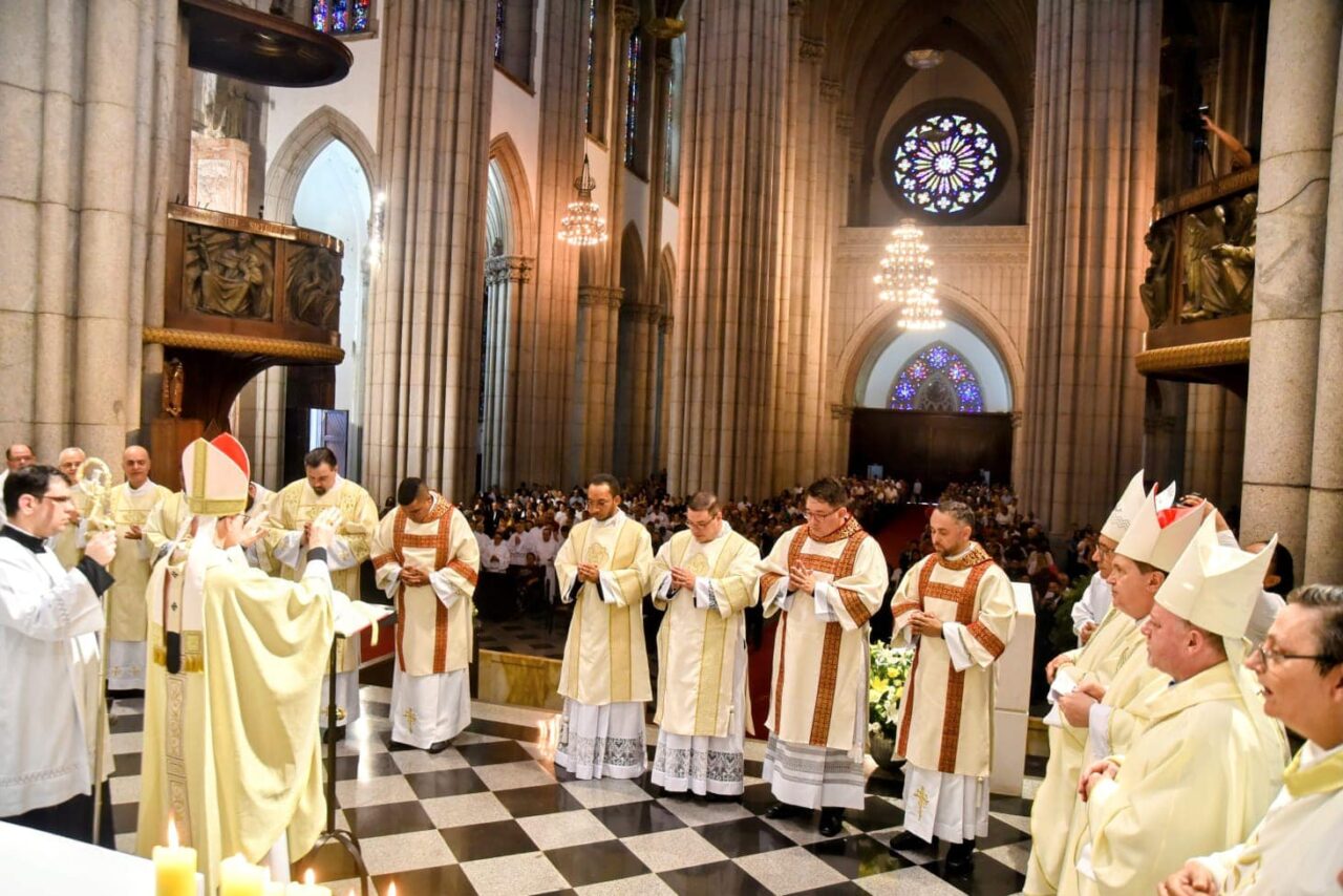 Cardeal de Sao Paulo preside ordenacao de dez novos Diaconos 3
