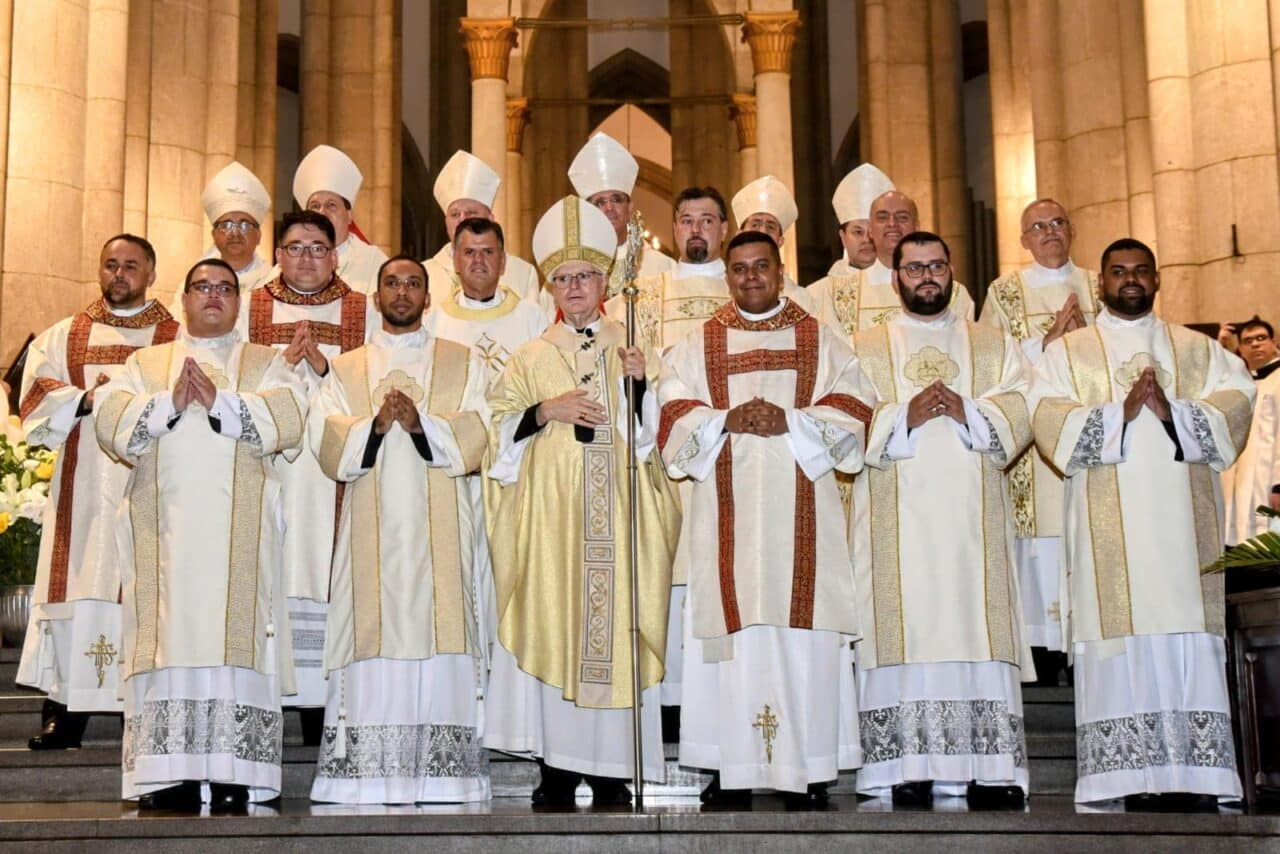 Cardeal de Sao Paulo preside ordenacao de dez novos Diaconos 4