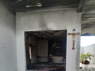 Imagem de Nossa Senhora permanece intacta apos incendio em residencia no Ceara 2