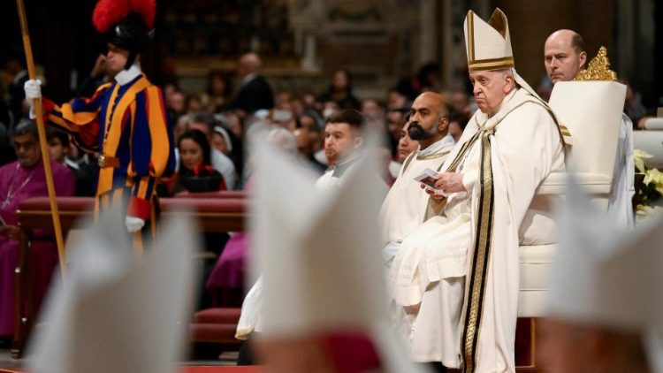 O amor muda a historia assegura Papa Francisco em Missa de Natal 4