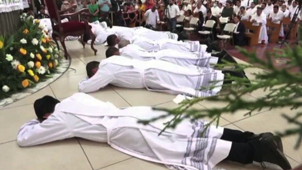 Novos sacerdotes catolicos sao ordenados na Nicaragua 2