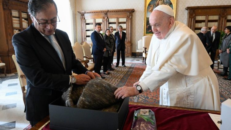 Presidente da Colombia e recebido pelo Papa Francisco no Vaticano 4