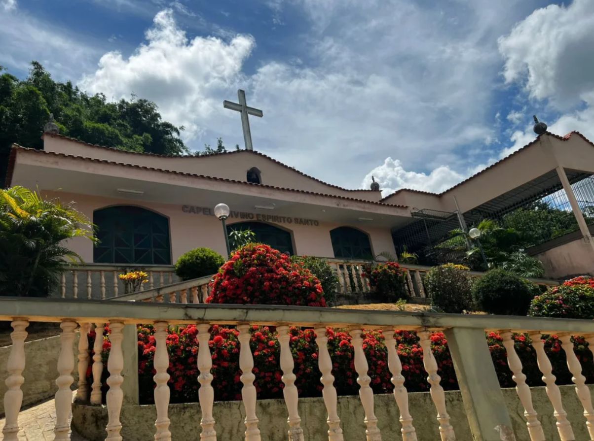 Igreja Catolica em Minas Gerais e fechada apos arrombamento roubo e profanacao 1