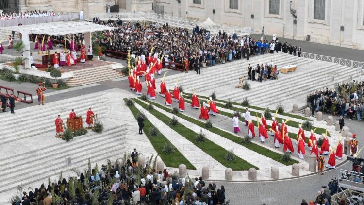 Papa Francisco preside celebracao do Domingo de Ramos no Vaticano 2
