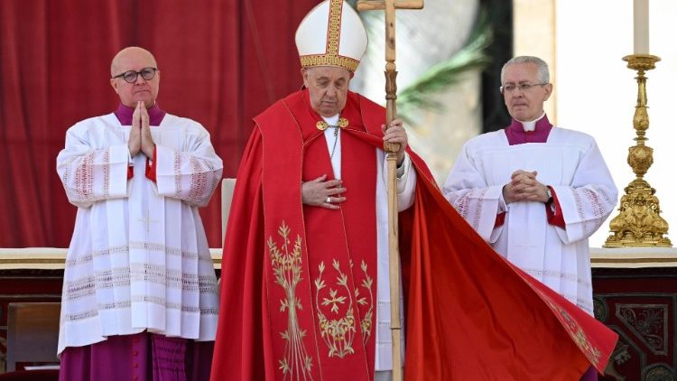 Papa Francisco preside celebracao do Domingo de Ramos no Vaticano 3