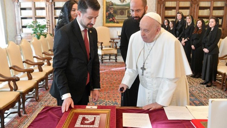 Papa Francisco recebe em audiencia o presidente de Montenegro 2
