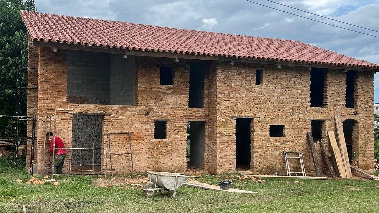 Replica da Casa de Sao Joao Bosco e construida por Salesianos no Brasil 3