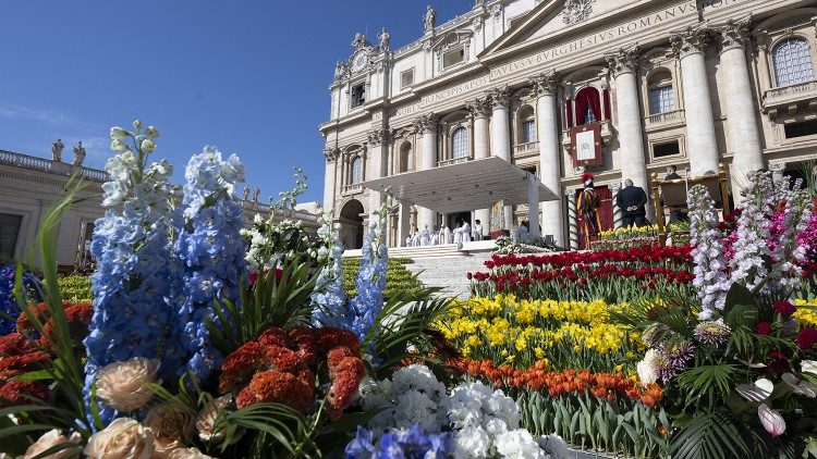 Um jardim multicolorido para a Pascoa na Praca e na Basilica de Sao Pedro 2
