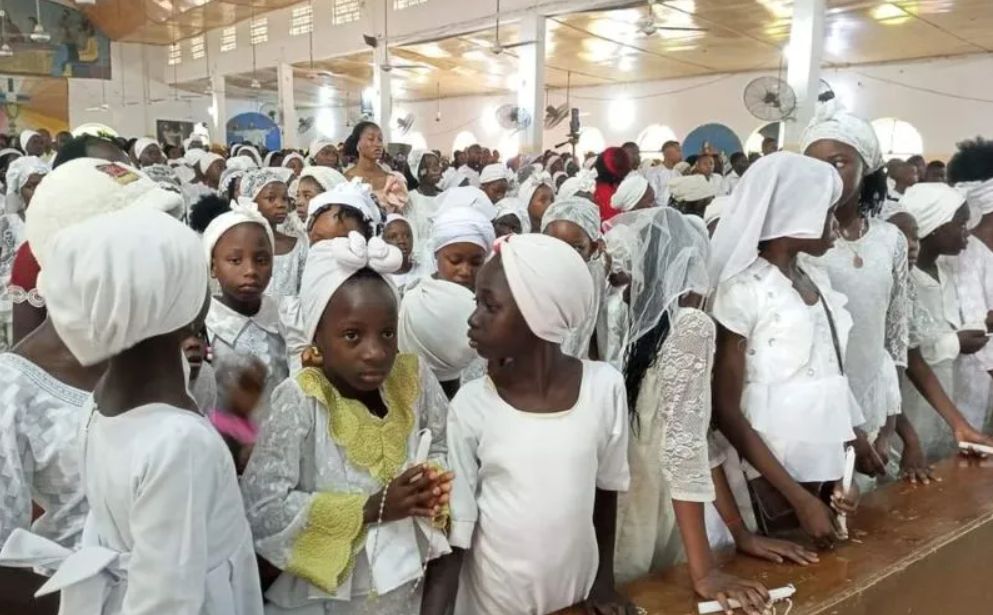 Diocese na Nigeria batiza mais de 700 catecumenos no Domingo de Pascoa 2