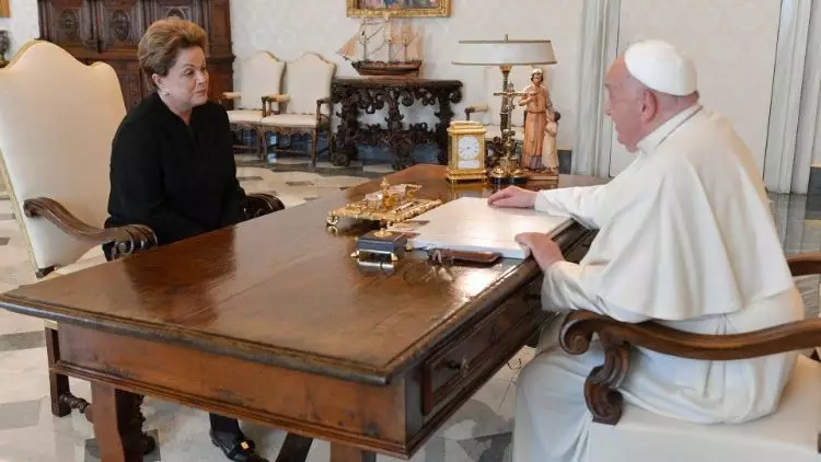 Papa Francisco recebe Dilma Rousseff no Vaticano 1