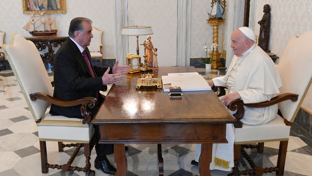 Papa Francisco recebe Presidente do Tajiquistao no Vaticano 1