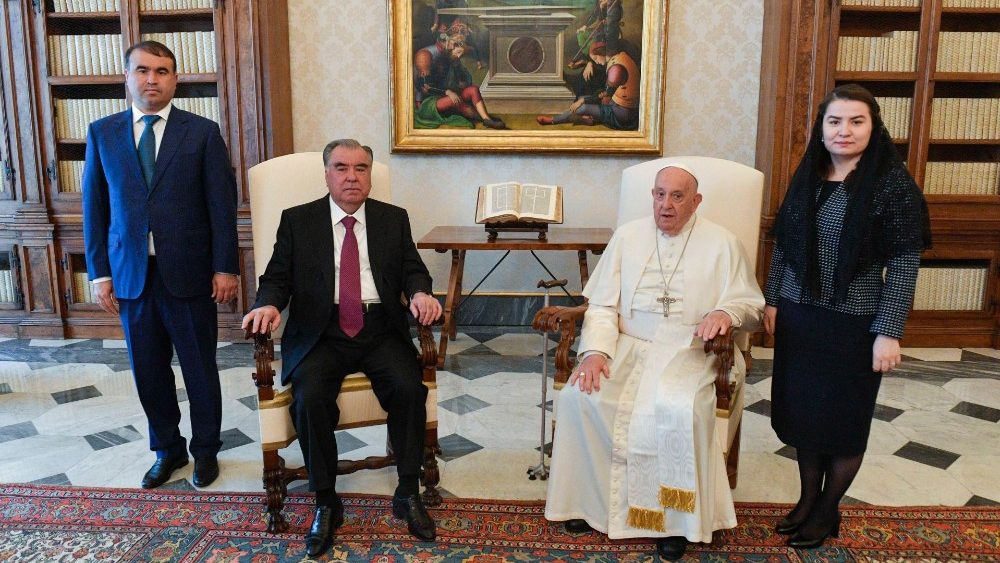Papa Francisco recebe Presidente do Tajiquistao no Vaticano 2