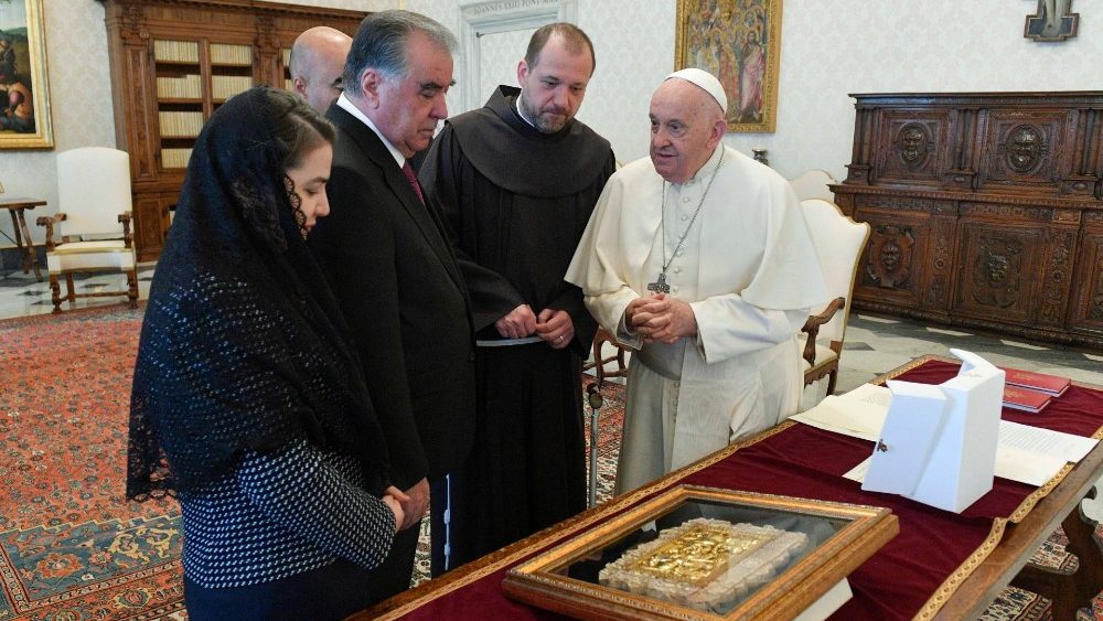 Papa Francisco recebe Presidente do Tajiquistao no Vaticano 3