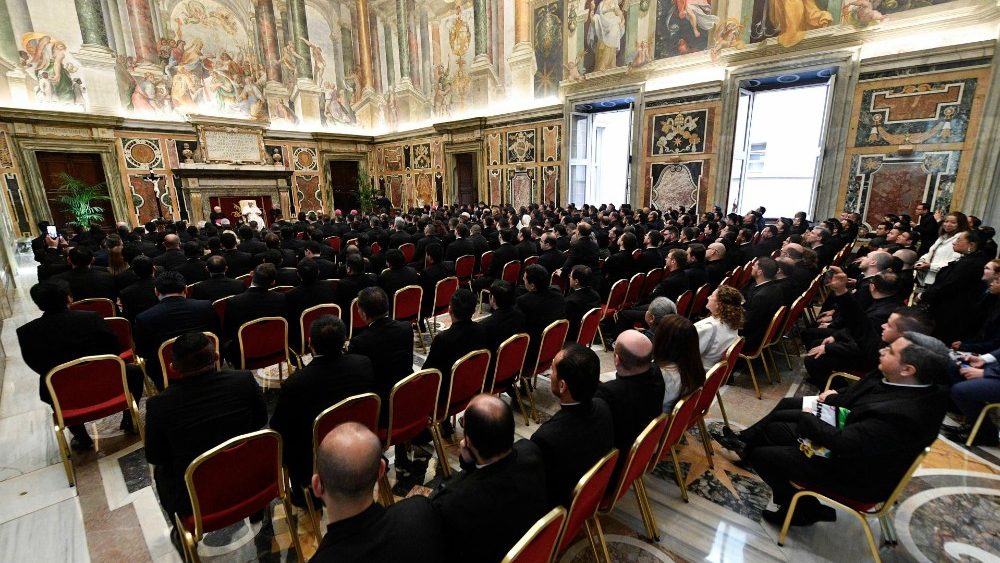 Papa Francisco se encontra com sacerdotes brasileiros em Roma 3