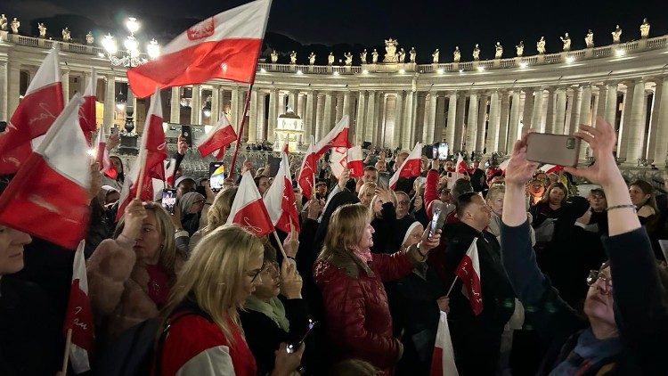 Vigilia no Vaticano recorda os 19 anos da morte de Sao Joao Paulo II 1