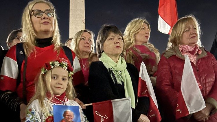 Vigilia no Vaticano recorda os 19 anos da morte de Sao Joao Paulo II 2