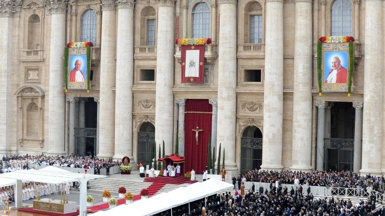Vigilia no Vaticano recorda os 19 anos da morte de Sao Joao Paulo II 4