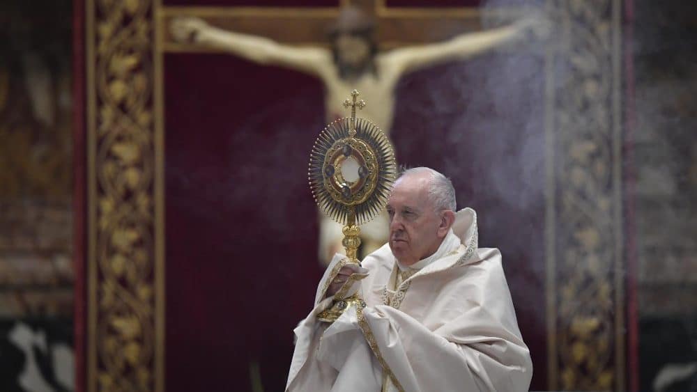 Adorem o Corpo e o Sangue de Cristo com viva Fe exorta Papa Francisco