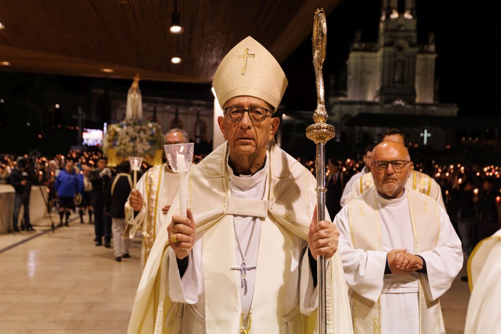 Celebracoes da padroeira atraem 450 mil fieis no Santuario de Fatima 3