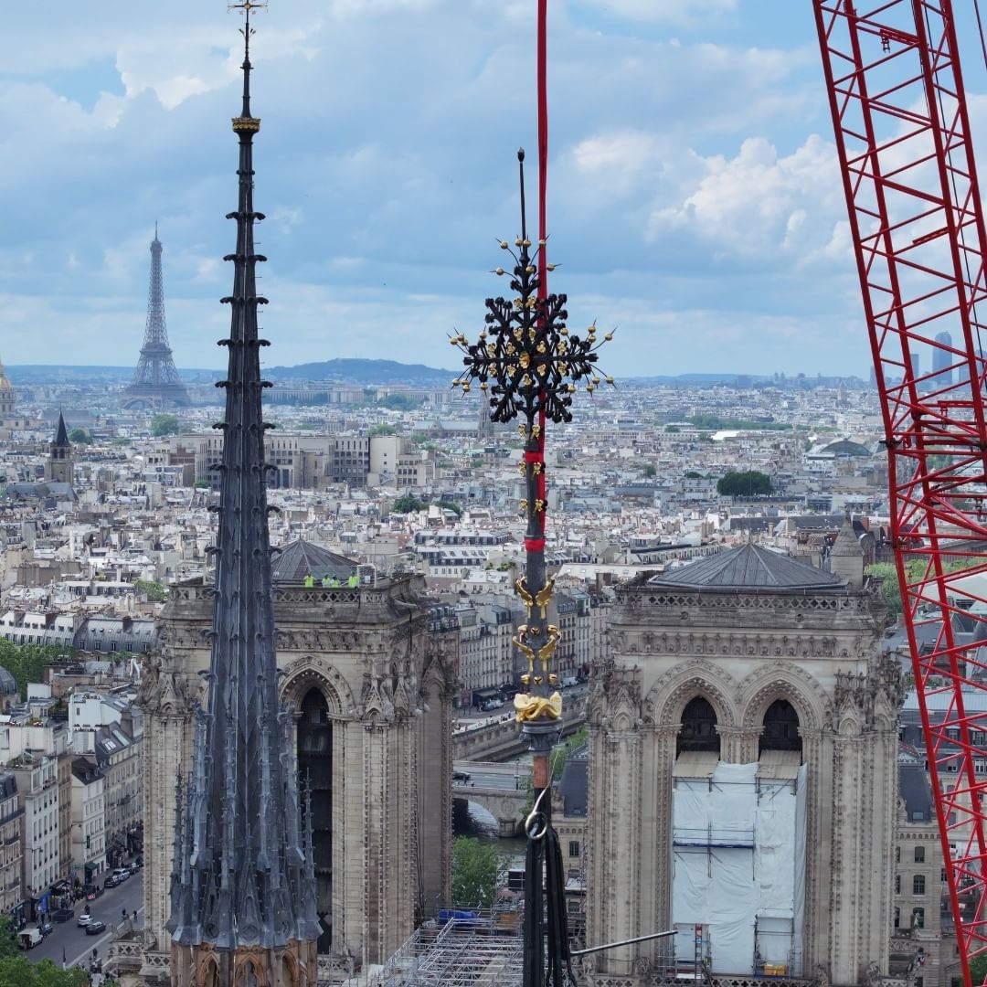 Cruz do seculo XIX e reinstalada na Catedral de Notre Dame de Paris 3