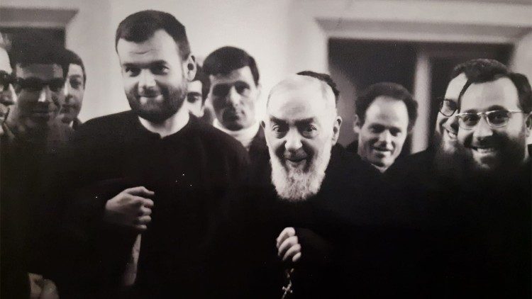 Fotografias ineditas do Padre Pio sao divulgadas 3