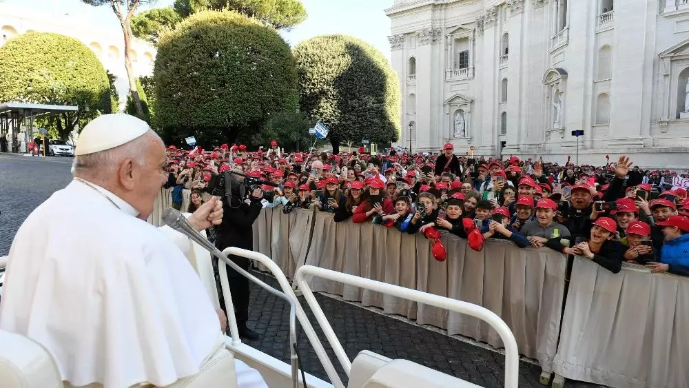 Mil crismandos de Genova sao recebidos pelo Papa no Vaticano 4