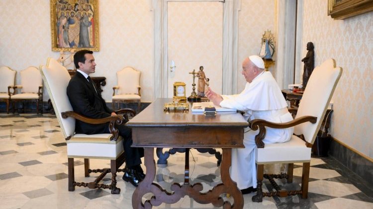 Papa Francisco recebe presidente do Equador no Vaticano 2