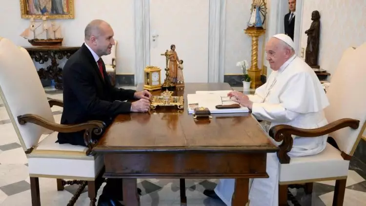 Presidentes da Bulgaria e da Macedonia do Norte sao recebidos pelo Papa no Vaticano 1