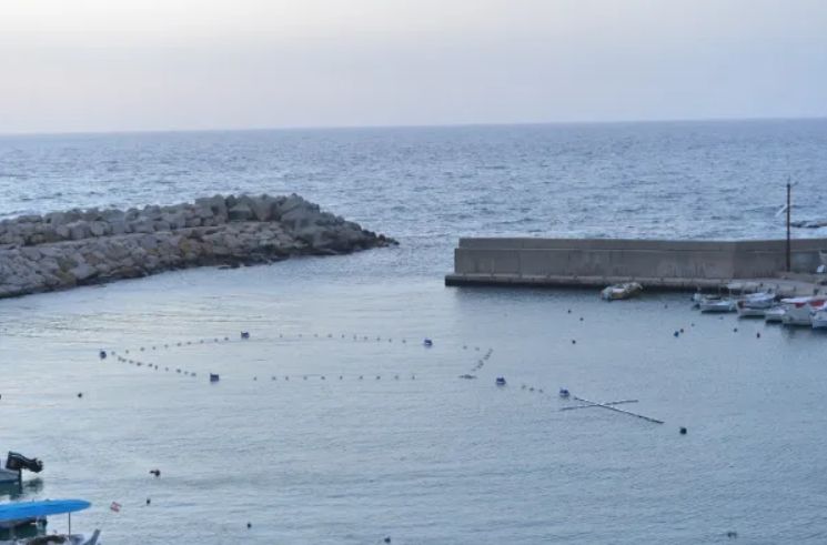 Rosario flutuante e construido em cidade costeira do Libano 4